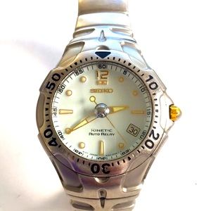 312) SEIKO KINETIC AUTO RELAY 5J22-0A50 W PEARL WHITE DIAL & LUMINICIENT MARKERS
